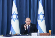 Επαναλάβετε μετά από μένα: ο Μπένετ εγκαθιδρύει ένα κράτος-απαρτχάιντ