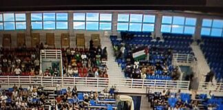 Παρέμβαση αλληλέγγυων στην Άρτα εναντίον της γενοκτονίας και εθνοκάθαρσης του Παλαιστινιακού λαού, στον αγώνα βόλεϊ Ελλάδας-Ισραήλ στα πλαίσια του ευρωπαϊκού πρωταθλήματος Κ20.